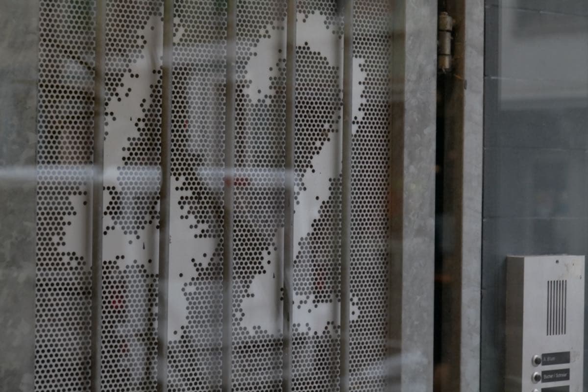 Die Eingangstüre zum Haus ist leicht zu merken.